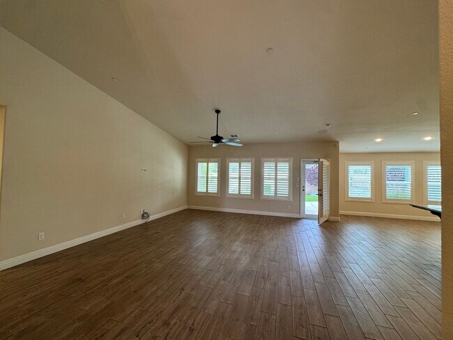 493 Crescent Ln in Madera, CA - Building Photo - Building Photo