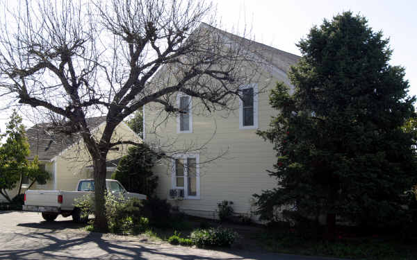 Cute Little Mobile Home in Healdsburg, CA - Building Photo - Building Photo