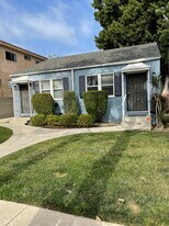 920 N Hayworth Ave, Unit 920 (right hand side) in West Hollywood, CA - Building Photo