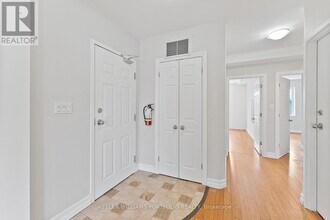 546 Eglinton Ave E in Toronto, ON - Building Photo - Building Photo