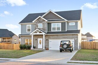 331 Bluebriar Trace in Clarksville, TN - Building Photo - Building Photo
