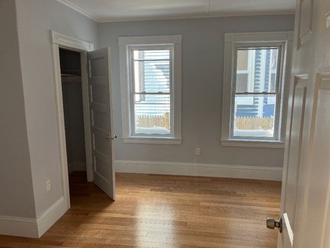 24 Dunlap St, Unit 1 in Salem, MA - Foto de edificio - Building Photo