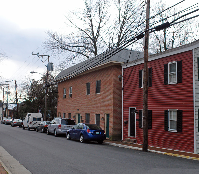 7 North St NE in Leesburg, VA - Building Photo