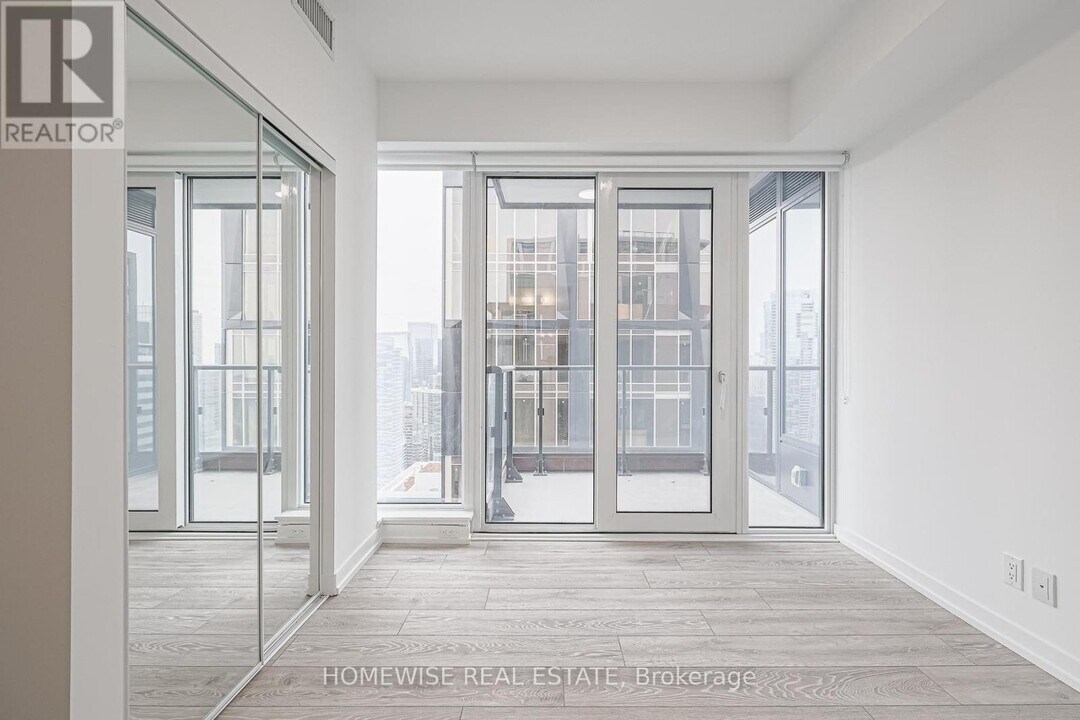 55-LPH55 Mercer St in Toronto, ON - Building Photo