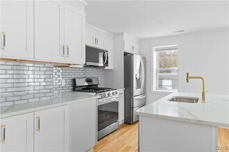 238 Oriskany Blvd in Whitesboro, NY - Foto de edificio - Building Photo