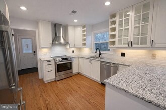 1744 Lockerbie Ln in Vienna, VA - Building Photo - Building Photo