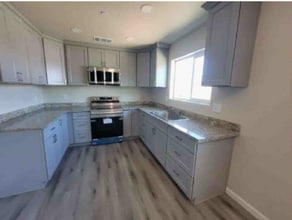 106 W 12th St in Merced, CA - Foto de edificio - Building Photo