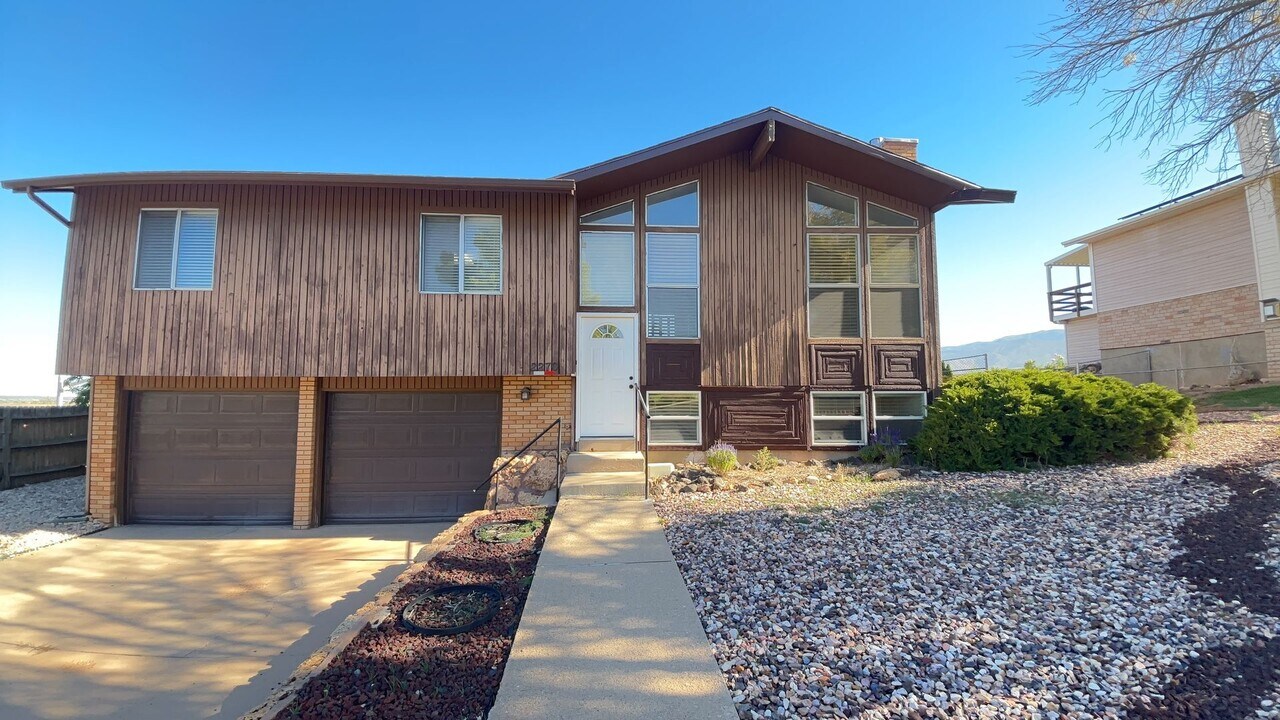 2270 W Skyview Dr in Cedar City, UT - Building Photo