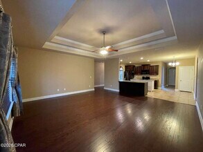 5010 Maggie Ln in Panama City, FL - Foto de edificio - Building Photo