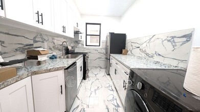 24-28 35th Street, A in Queens, NY - Building Photo - Building Photo