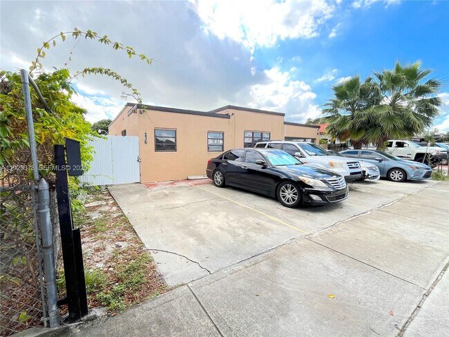 236 E 14th St in Hialeah, FL - Building Photo - Building Photo