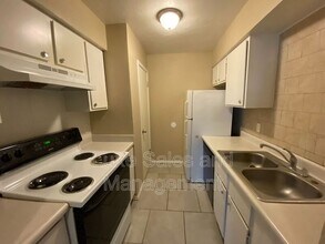 6026 Northwest Expy in Warr Acres, OK - Building Photo - Building Photo