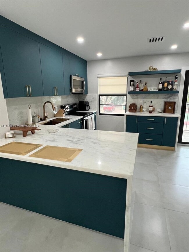 1103 S Collier Blvd in Marco Island, FL - Building Photo - Building Photo