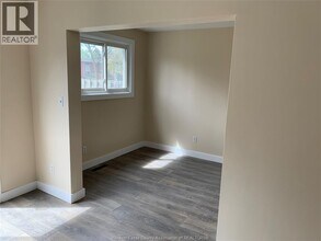 2630 Columbia Ct in Windsor, ON - Building Photo - Building Photo