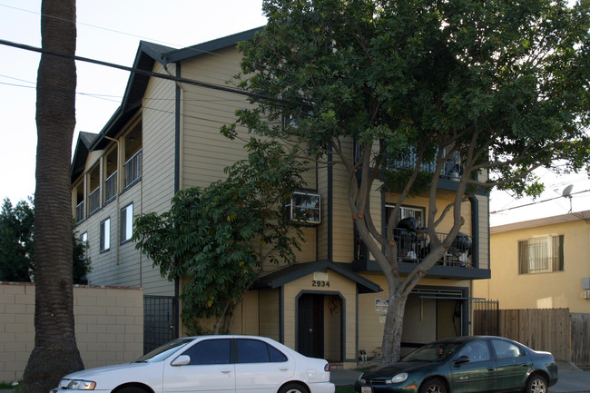 2934 E 11th St in Long Beach, CA - Building Photo - Building Photo