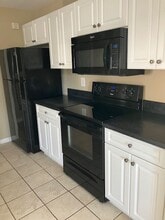 807 March Ct in Wilmington, NC - Building Photo - Building Photo