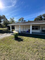 5523-5525 1st St in Zephyrhills, FL - Building Photo