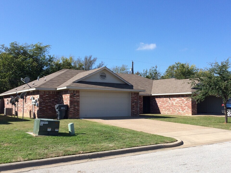 10301 Hyacinth Ln in Waco, TX - Building Photo