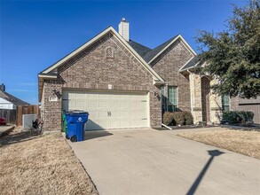 411 Sunset Ct in Waxahachie, TX - Building Photo - Building Photo