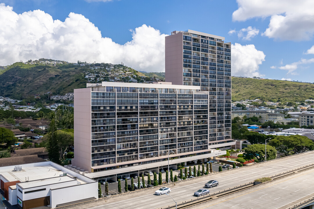 Kahala Towers in Honolulu, HI - Building Photo