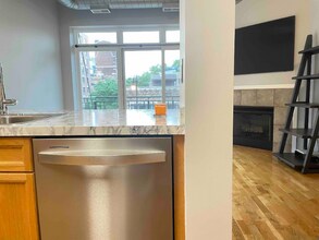 1155 W Madison St in Chicago, IL - Foto de edificio - Building Photo