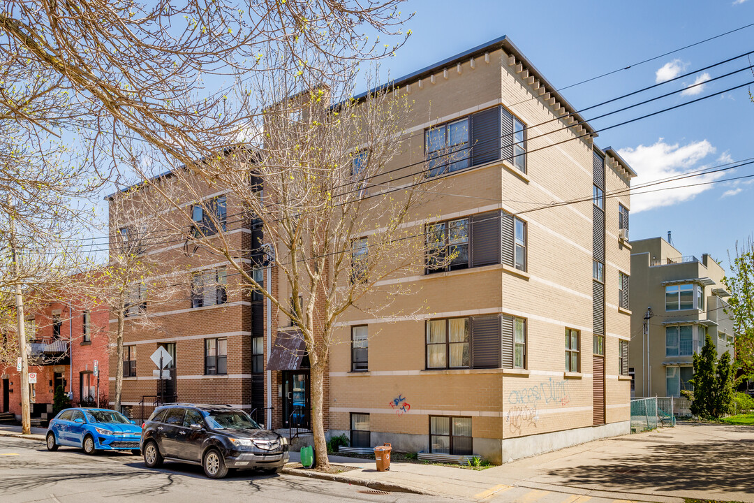 2682 De Ryde St in Montréal, QC - Building Photo