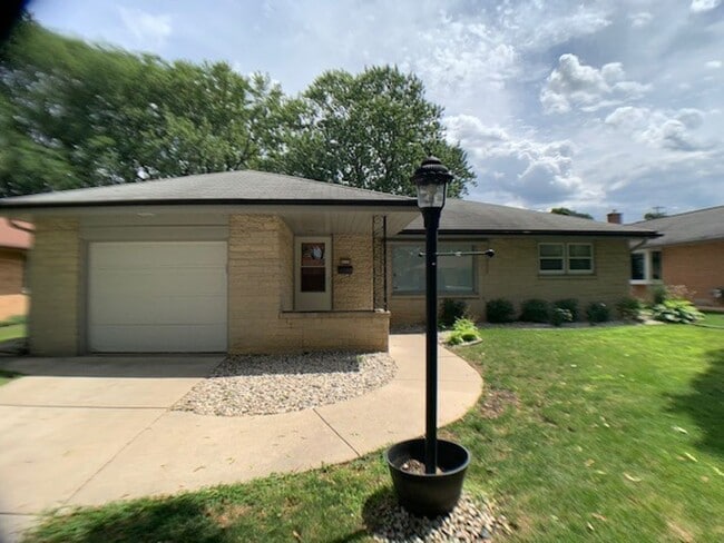 property at 8111 W Raymond Ln