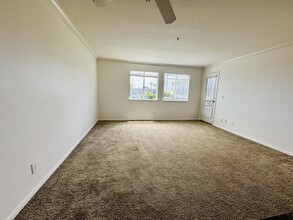 8889 Caminito Plaza Centro, Unit 7422 in San Diego, CA - Building Photo - Building Photo