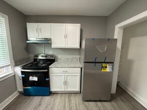 606 N Woodington Rd, Unit 2 in Baltimore, MD - Foto de edificio - Building Photo