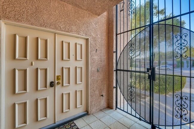 1409 E St Louis Ave in Las Vegas, NV - Building Photo - Building Photo