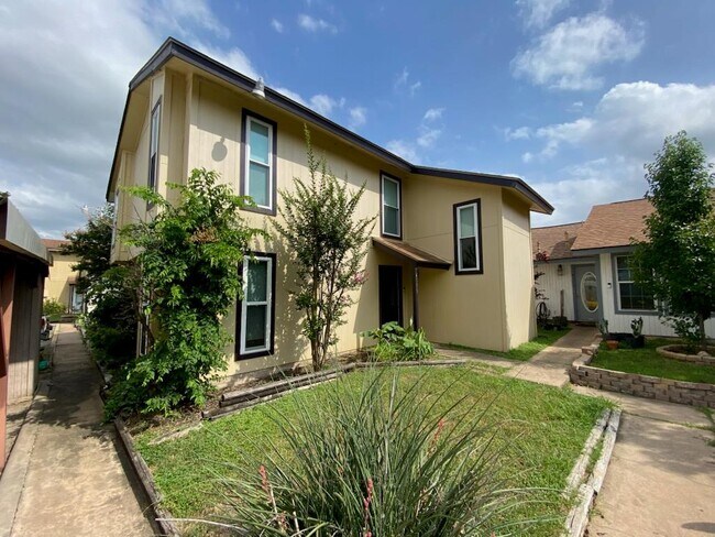4715 Misty Slope Ln in Austin, TX - Building Photo - Building Photo