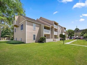 Cypress Lake in Mandeville, LA - Foto de edificio - Building Photo