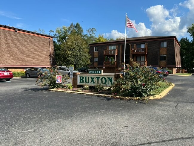 property at 2840 Colonial Ave SW