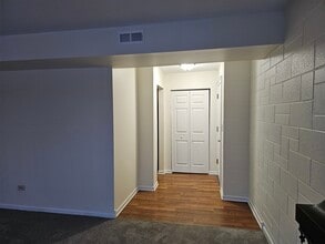 833 Village Quarter Rd in West Dundee, IL - Building Photo - Building Photo