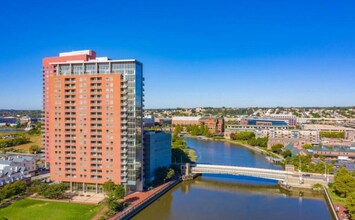 105 Christina Landing Dr in Wilmington, DE - Foto de edificio - Building Photo