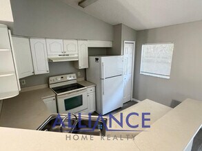 546 Lancaster Ave in Orange City, FL - Building Photo - Building Photo