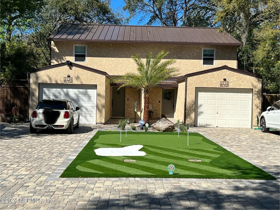2132 Bay Rd in Neptune Beach, FL - Building Photo