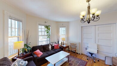 5 Ashton Pl, Unit 5 in Cambridge, MA - Foto de edificio - Building Photo