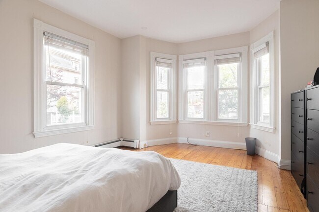358 Washington St, Unit 2 in Cambridge, MA - Building Photo - Building Photo