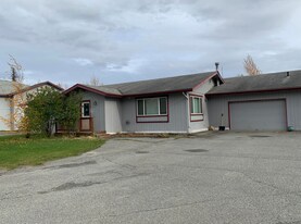 1933 N Hemmer Rd in Palmer, AK - Building Photo