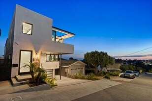 656 24th Pl in Hermosa Beach, CA - Building Photo