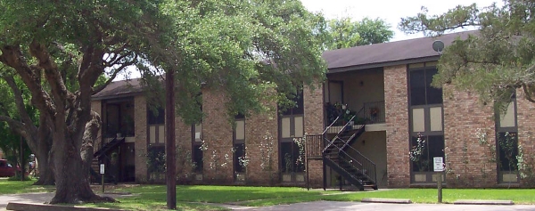 FM 2540 in Van Vleck, TX - Foto de edificio - Building Photo