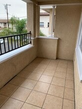 683-689 W 11th St in San Pedro, CA - Foto de edificio - Building Photo