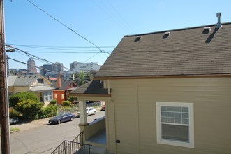 640 SW Sherman St in Portland, OR - Foto de edificio - Building Photo