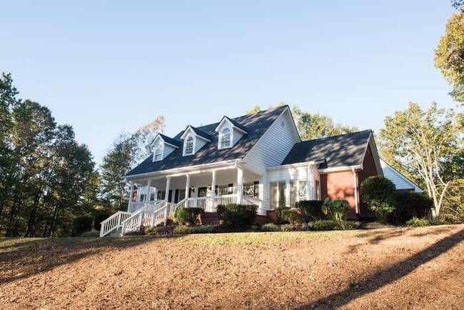 1925 Jesse Cronic Rd in Braselton, GA - Building Photo - Building Photo