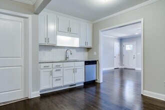 124 Woodbine Cir SE in Atlanta, GA - Building Photo - Building Photo