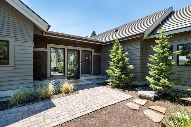 19207 Dutchman Ct in Bend, OR - Building Photo - Building Photo