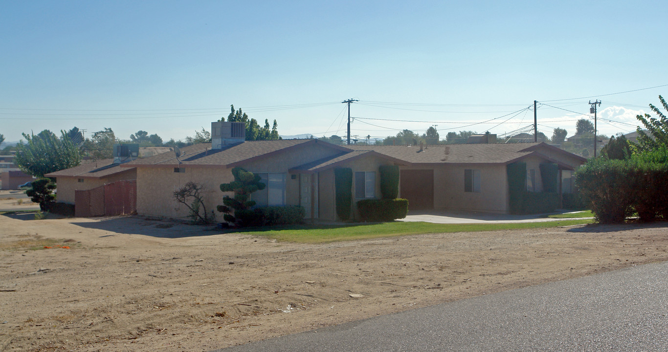 15605 Morada Rd in Victorville, CA - Foto de edificio