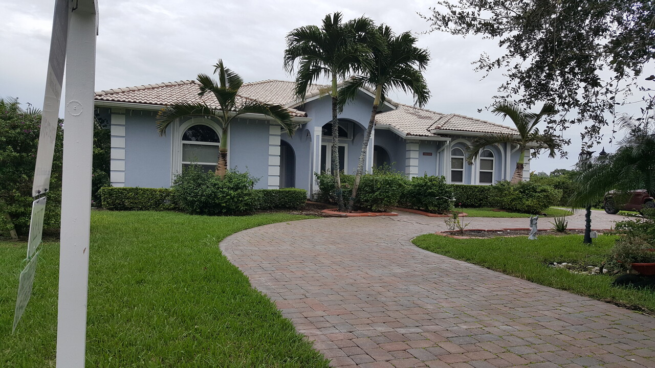 28225 SW 167th Plz in Homestead, FL - Foto de edificio