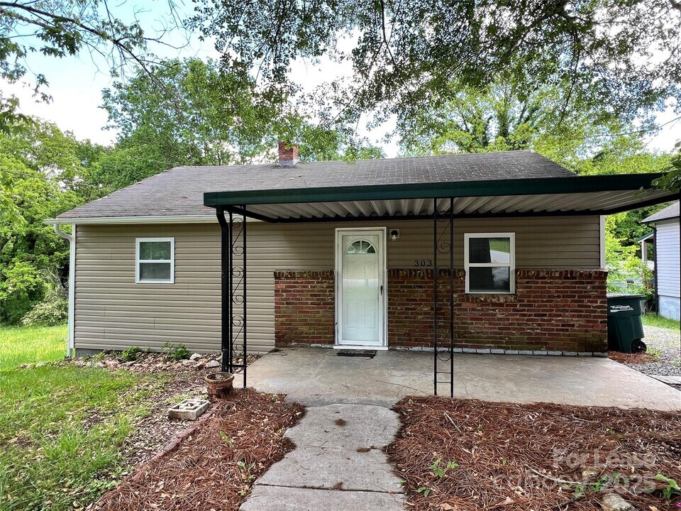 303 Talley St in Troutman, NC - Building Photo